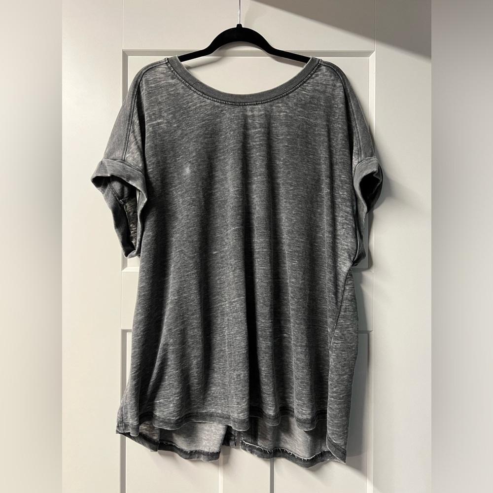 Jane + Delancey grey acid wash tee. Size 2X.